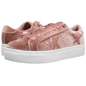 Cute Steve Madden Girl pink star sneakers!!